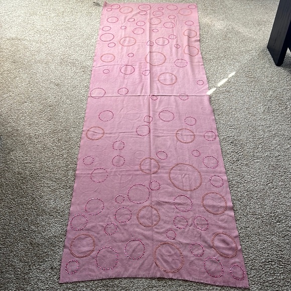 NWT BOUTIQUE BRAND DUSTY ROSE HAND CRAFTED WRAP W/CIRCLE SEQUINS PATTERN - Picture 2 of 6